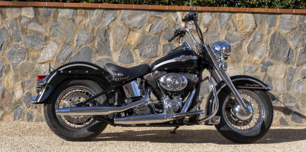 Costa Calida Bikes steht für Vertrauen, Qualität und echte Begeisterung für Harley Davidson. Wir nehmen uns Zeit für Ihre Wünsche und sorgen für eine reibungslose Abwicklung. Lassen Sie den Alltag hinter sich und genießen Sie das unverwechselbare Fahrgefühl.